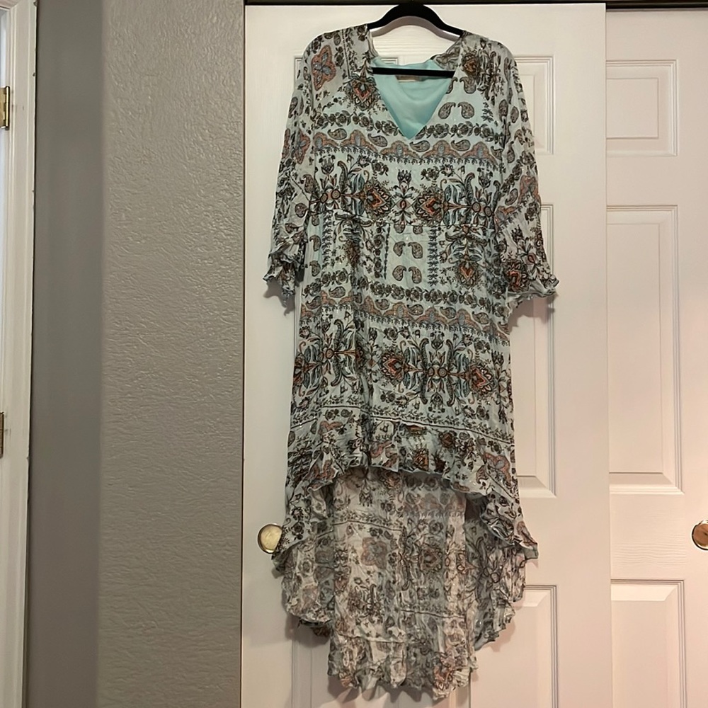 Hi-low 3/4 sleeve dress.